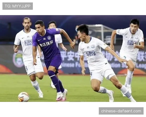 津门虎关键时刻失误频频 后卫间配合生疏缺乏默契 津门虎关键时刻失误频频 后卫间配合生疏缺乏默契